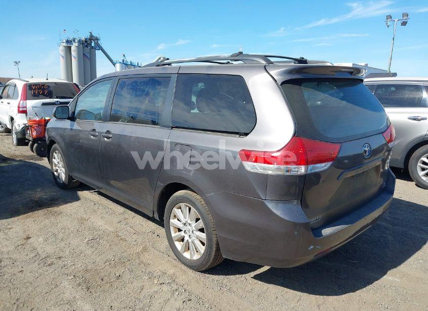Photo 3 of 2011 Toyota Sienna LE (VIN 5TDJK3DC2BS004264)