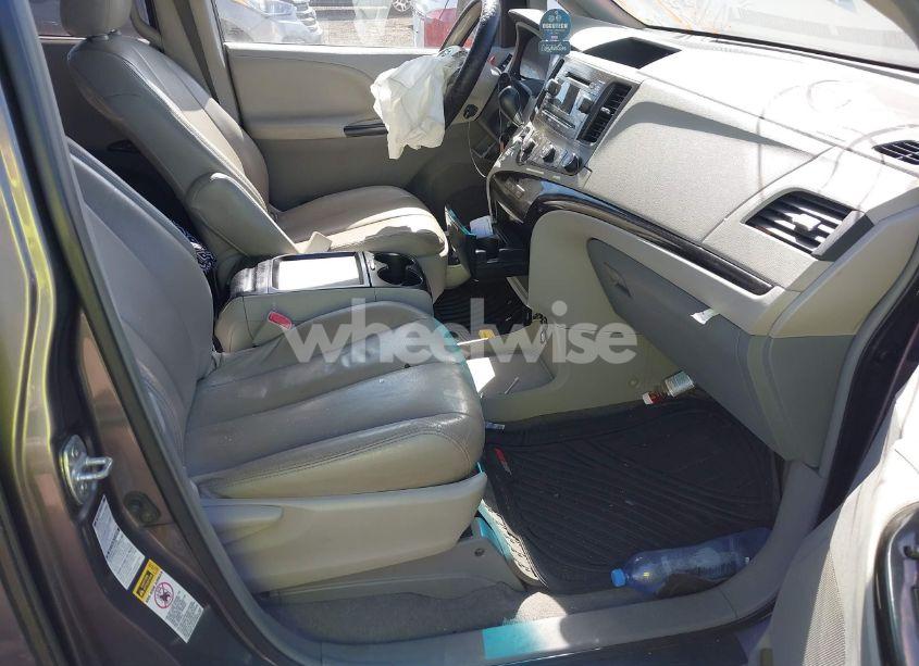 Photo 5 of 2011 Toyota Sienna LE (VIN 5TDJK3DC2BS004264)
