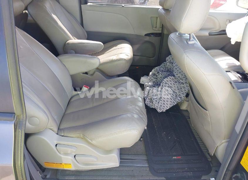 Photo 8 of 2011 Toyota Sienna LE (VIN 5TDJK3DC2BS004264)