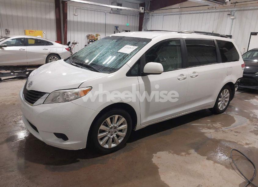Photo 2 of 2013 Toyota Sienna LE 7 PASSENGER (VIN 5TDJK3DC2DS049479)