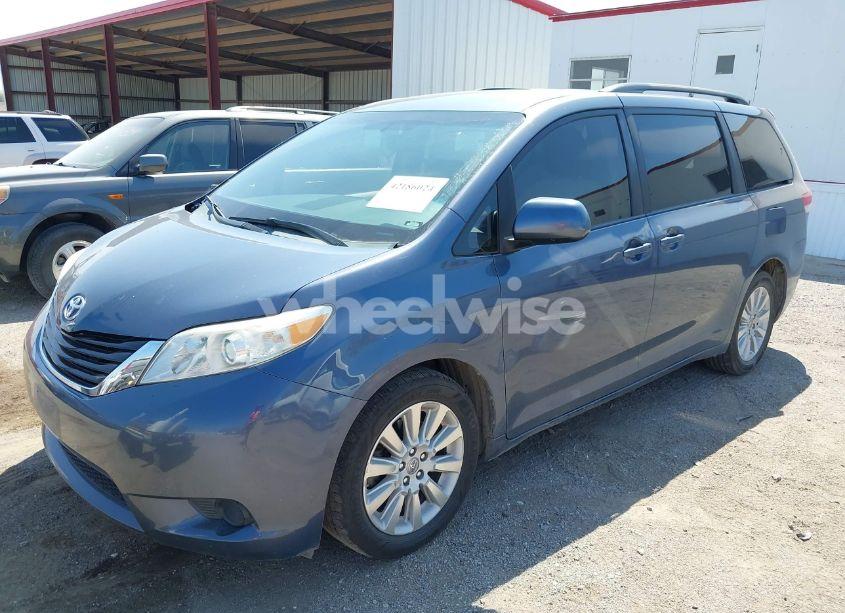 Photo 2 of 2013 Toyota Sienna LE 7 PASSENGER (VIN 5TDJK3DC2DS061888)