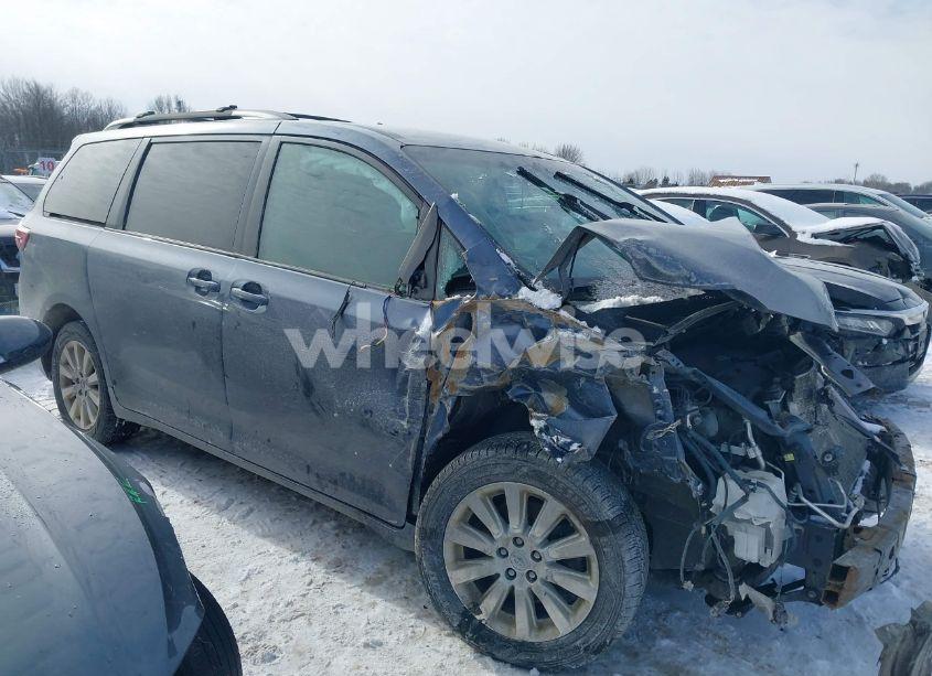 2015 Toyota Sienna LE 7 PASSENGER (VIN 5TDJK3DC2FS121509) main photo
