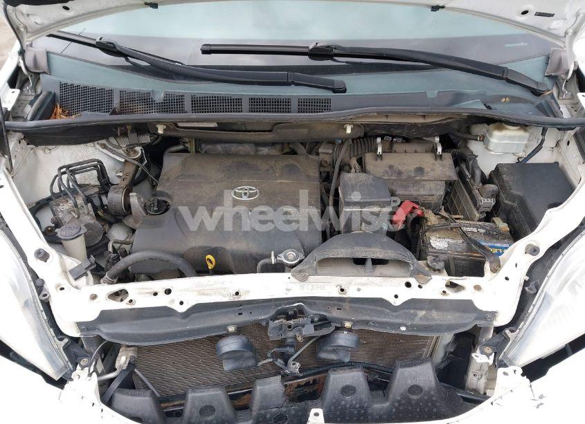 Photo 10 of 2011 Toyota Sienna LE (VIN 5TDJK3DC3BS019775)