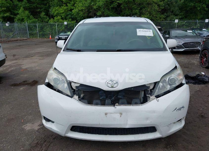 Photo 12 of 2011 Toyota Sienna LE (VIN 5TDJK3DC3BS019775)