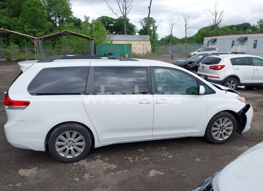 Photo 13 of 2011 Toyota Sienna LE (VIN 5TDJK3DC3BS019775)