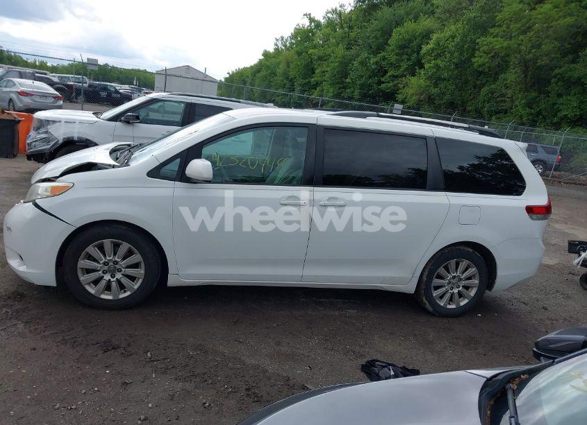 Photo 14 of 2011 Toyota Sienna LE (VIN 5TDJK3DC3BS019775)