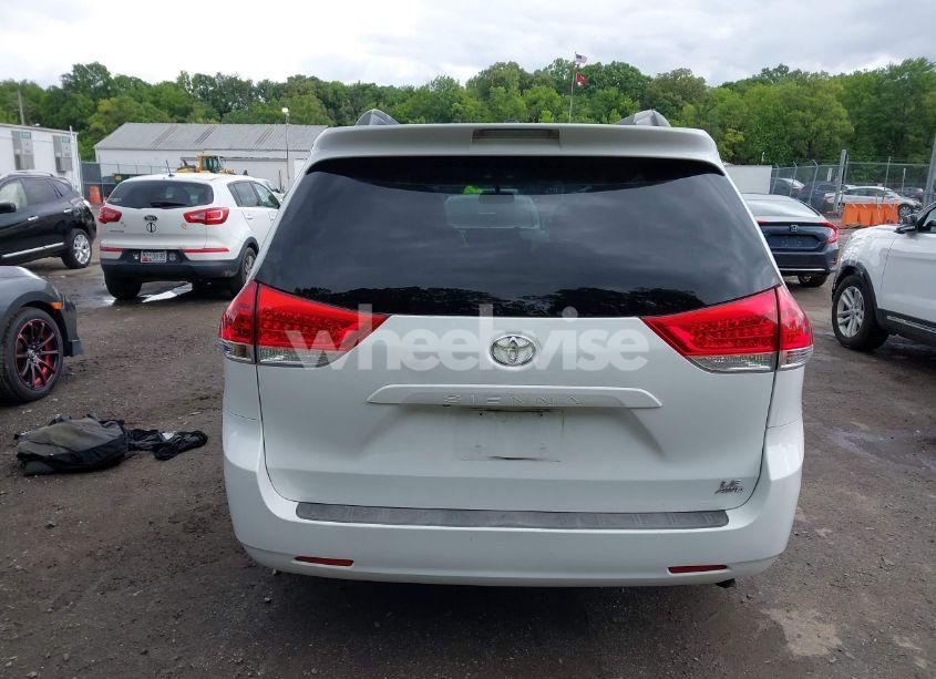 Photo 16 of 2011 Toyota Sienna LE (VIN 5TDJK3DC3BS019775)