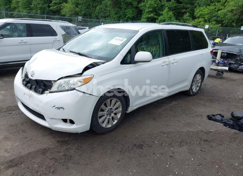 Photo 2 of 2011 Toyota Sienna LE (VIN 5TDJK3DC3BS019775)