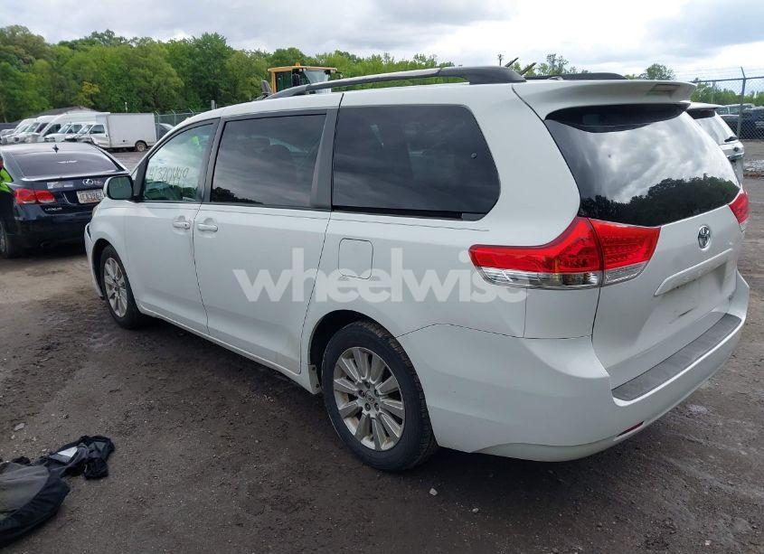 Photo 3 of 2011 Toyota Sienna LE (VIN 5TDJK3DC3BS019775)