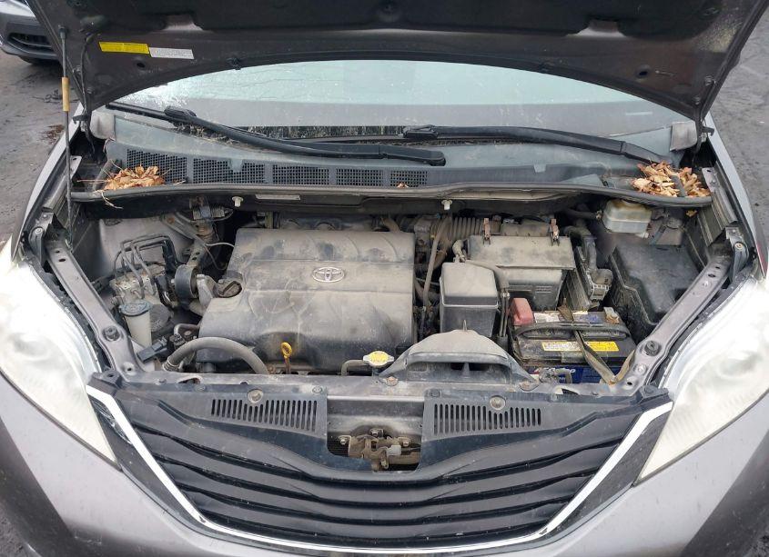 Photo 10 of 2012 Toyota Sienna LE 7 PASSENGER (VIN 5TDJK3DC3CS030731)