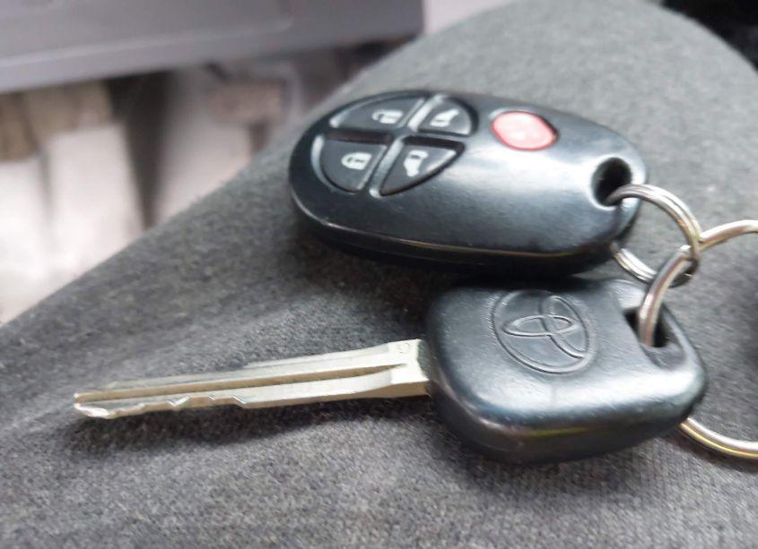 Photo 11 of 2012 Toyota Sienna LE 7 PASSENGER (VIN 5TDJK3DC3CS030731)