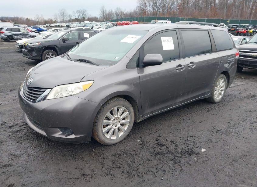 Photo 2 of 2012 Toyota Sienna LE 7 PASSENGER (VIN 5TDJK3DC3CS030731)