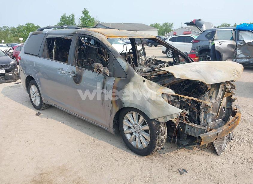 2013 Toyota Sienna LE 7 PASSENGER (VIN 5TDJK3DC3DS061379) main photo