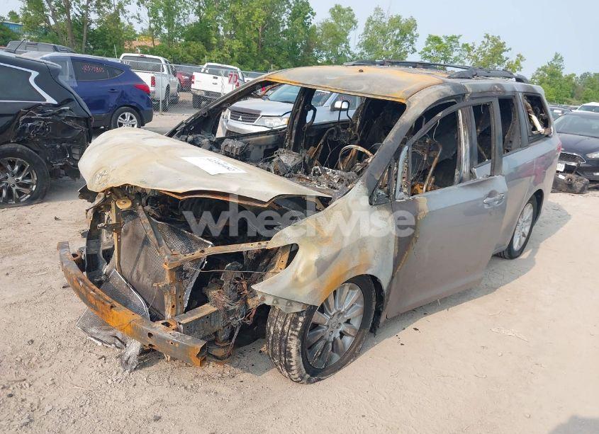 Photo 2 of 2013 Toyota Sienna LE 7 PASSENGER (VIN 5TDJK3DC3DS061379)