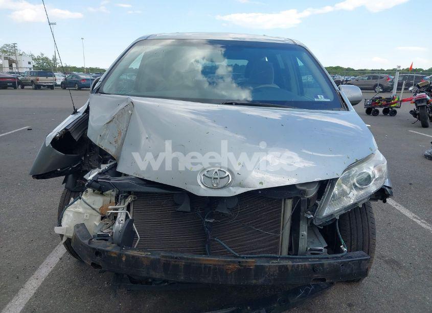 Photo 12 of 2014 Toyota Sienna LE 7 PASSENGER (VIN 5TDJK3DC3ES076885)