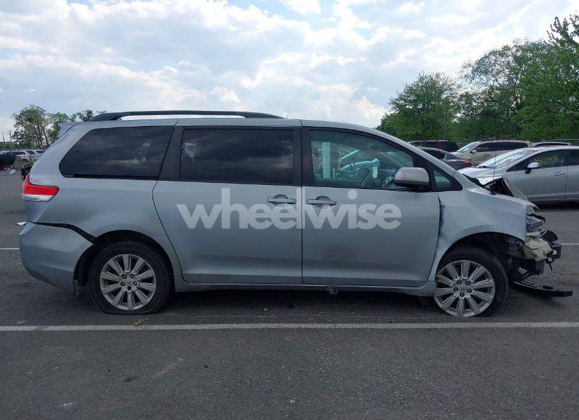 Photo 13 of 2014 Toyota Sienna LE 7 PASSENGER (VIN 5TDJK3DC3ES076885)