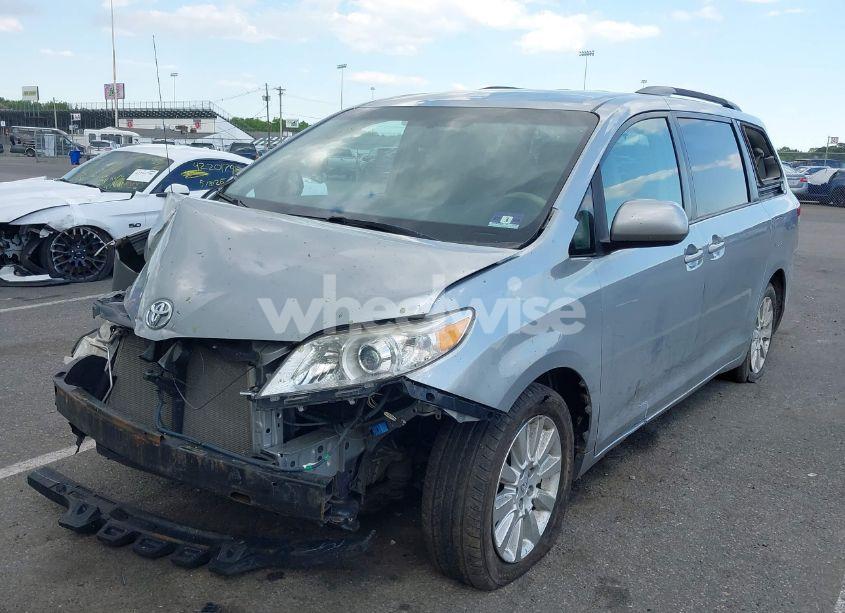 Photo 2 of 2014 Toyota Sienna LE 7 PASSENGER (VIN 5TDJK3DC3ES076885)
