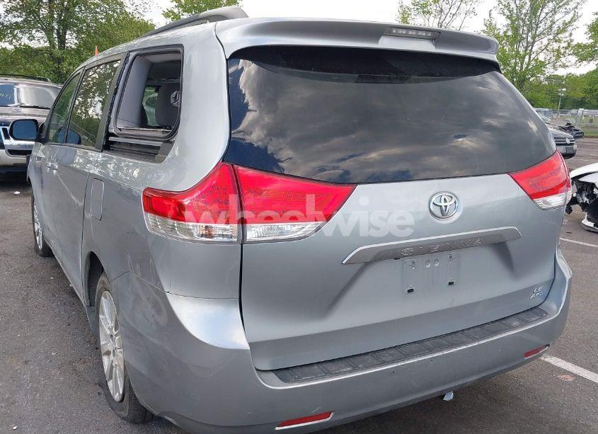 Photo 3 of 2014 Toyota Sienna LE 7 PASSENGER (VIN 5TDJK3DC3ES076885)