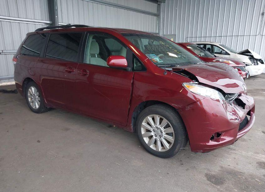 2014 Toyota Sienna LE 7 PASSENGER (VIN 5TDJK3DC3ES094142) main photo