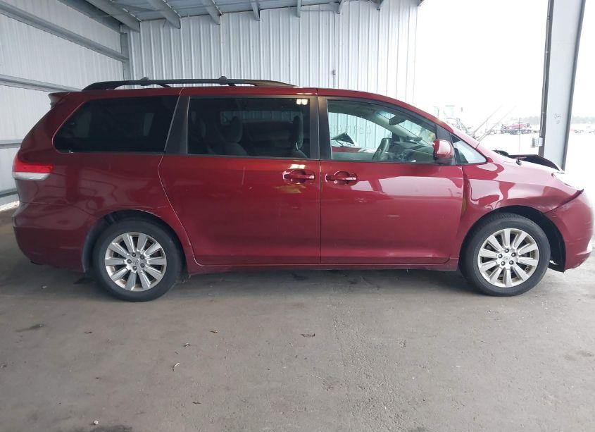 Photo 13 of 2014 Toyota Sienna LE 7 PASSENGER (VIN 5TDJK3DC3ES094142)