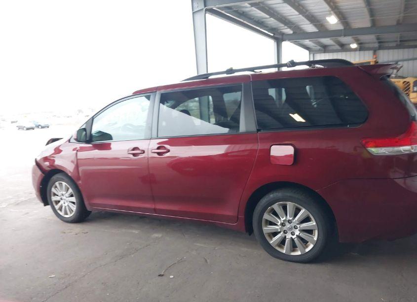 Photo 14 of 2014 Toyota Sienna LE 7 PASSENGER (VIN 5TDJK3DC3ES094142)