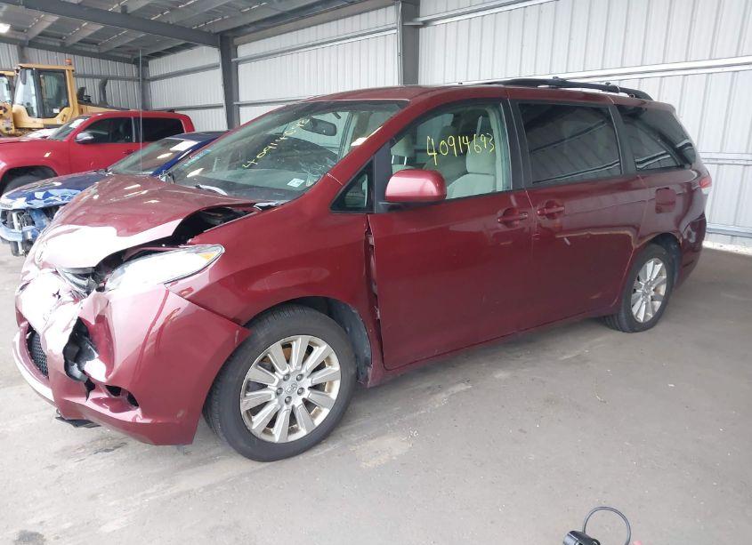 Photo 2 of 2014 Toyota Sienna LE 7 PASSENGER (VIN 5TDJK3DC3ES094142)