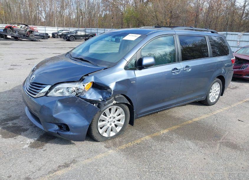 Photo 2 of 2016 Toyota Sienna LE 7 PASSENGER (VIN 5TDJK3DC3GS139972)