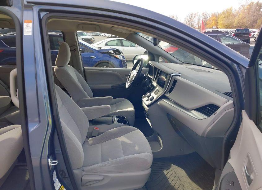 Photo 5 of 2016 Toyota Sienna LE 7 PASSENGER (VIN 5TDJK3DC3GS139972)