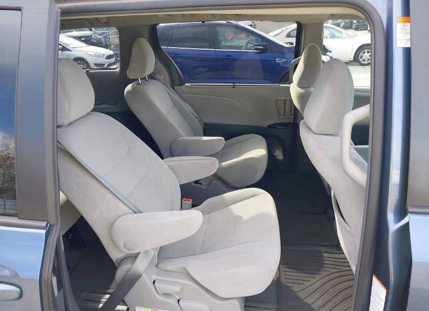 Photo 8 of 2016 Toyota Sienna LE 7 PASSENGER (VIN 5TDJK3DC3GS139972)