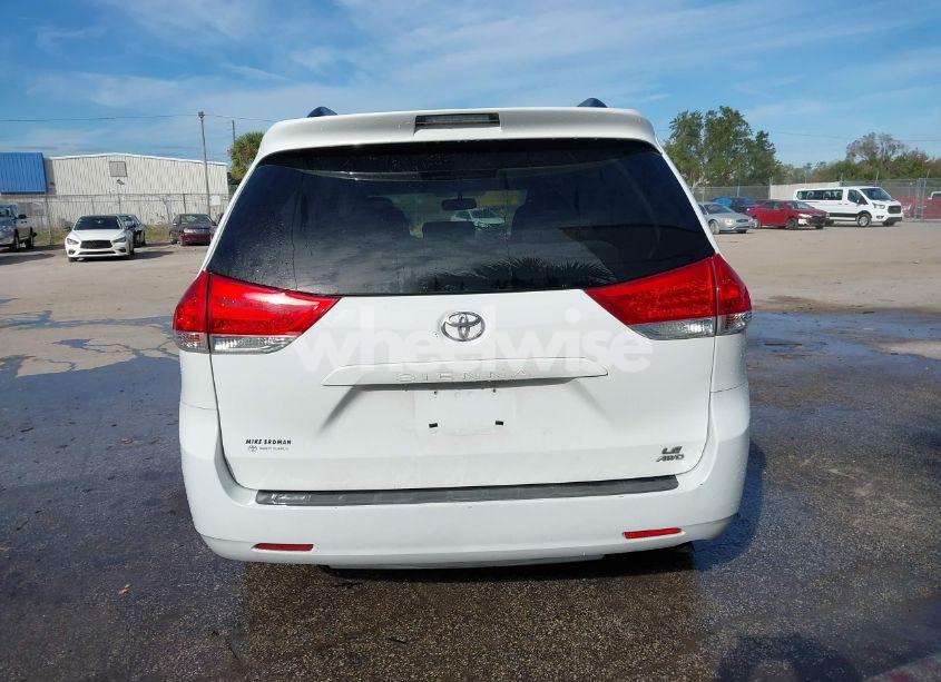 Photo 16 of 2011 Toyota Sienna LE (VIN 5TDJK3DC4BS001981)