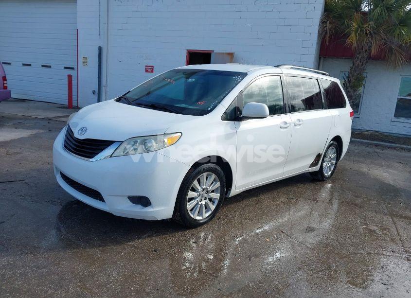 Photo 2 of 2011 Toyota Sienna LE (VIN 5TDJK3DC4BS001981)