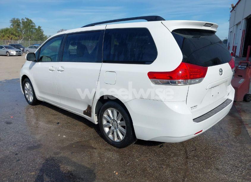 Photo 3 of 2011 Toyota Sienna LE (VIN 5TDJK3DC4BS001981)