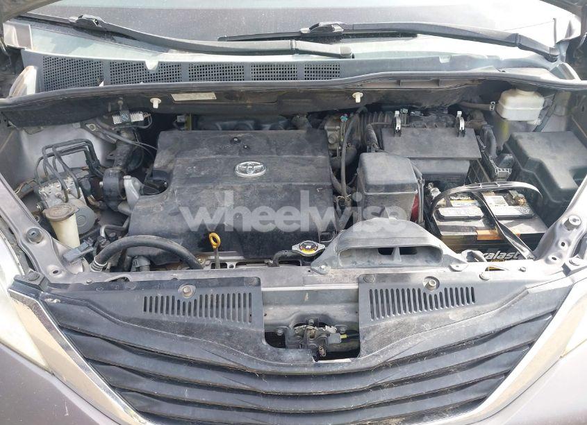 Photo 10 of 2011 Toyota Sienna LE (VIN 5TDJK3DC4BS010857)