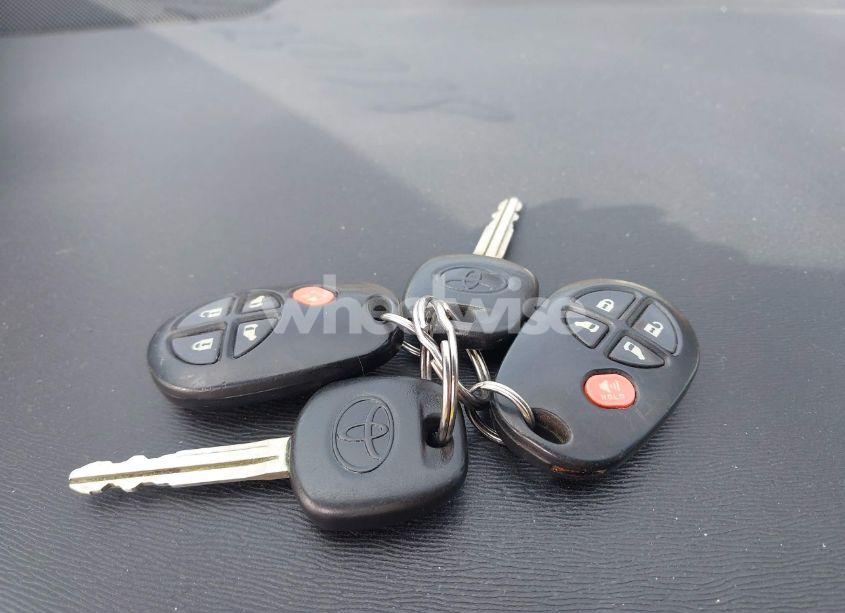 Photo 11 of 2011 Toyota Sienna LE (VIN 5TDJK3DC4BS010857)