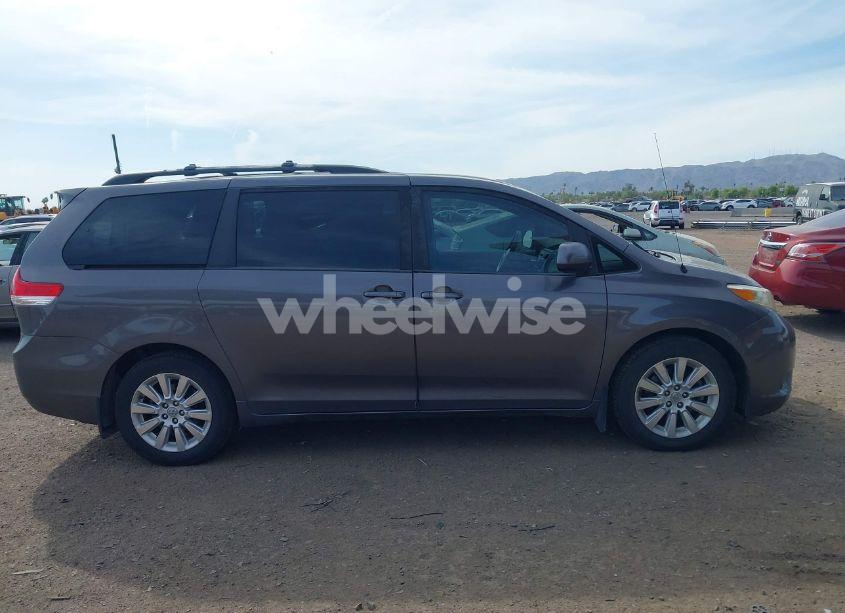 Photo 13 of 2011 Toyota Sienna LE (VIN 5TDJK3DC4BS010857)