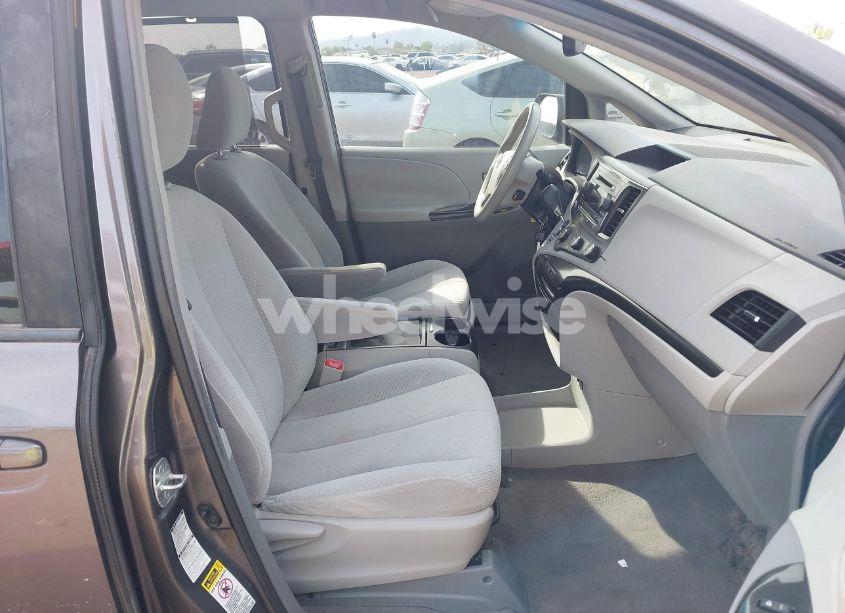 Photo 5 of 2011 Toyota Sienna LE (VIN 5TDJK3DC4BS010857)