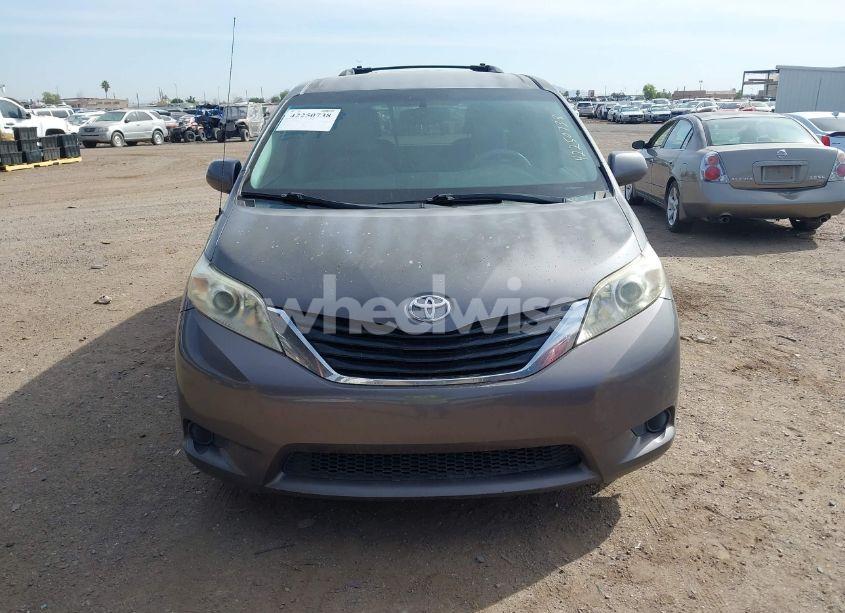 Photo 6 of 2011 Toyota Sienna LE (VIN 5TDJK3DC4BS010857)