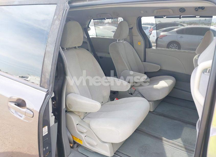 Photo 8 of 2011 Toyota Sienna LE (VIN 5TDJK3DC4BS010857)