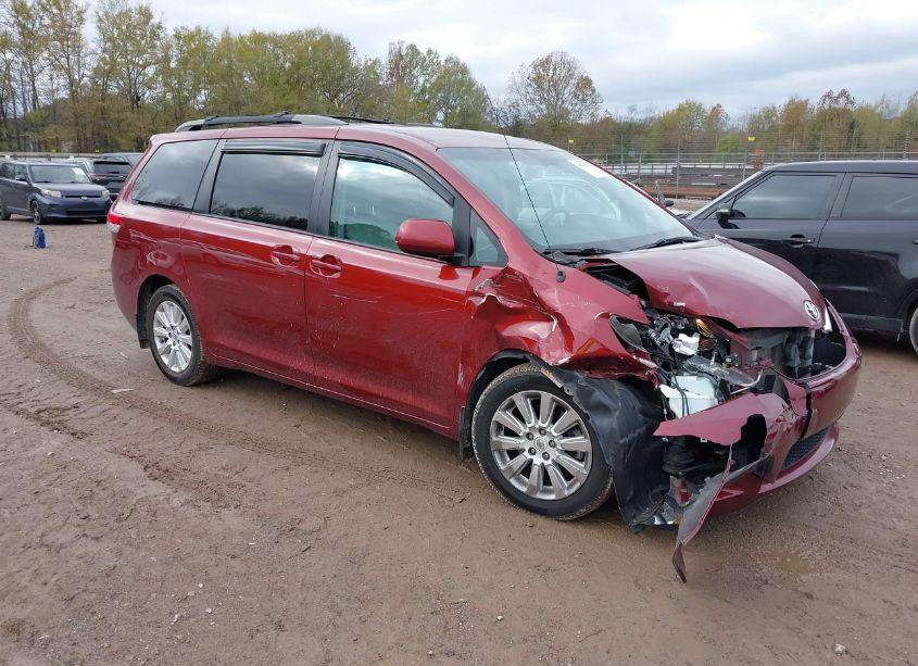 2013 Toyota Sienna LE 7 PASSENGER (VIN 5TDJK3DC4DS052206) main photo