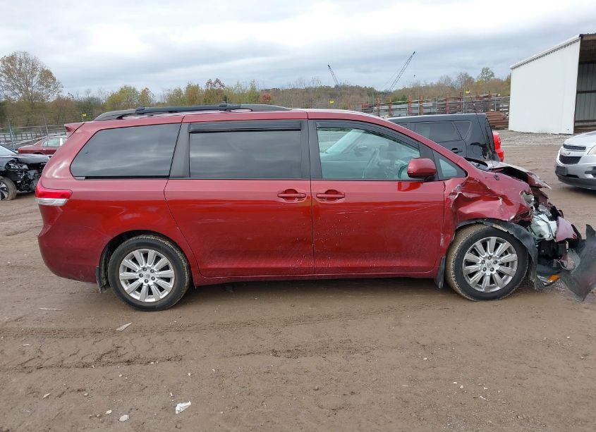 Photo 13 of 2013 Toyota Sienna LE 7 PASSENGER (VIN 5TDJK3DC4DS052206)