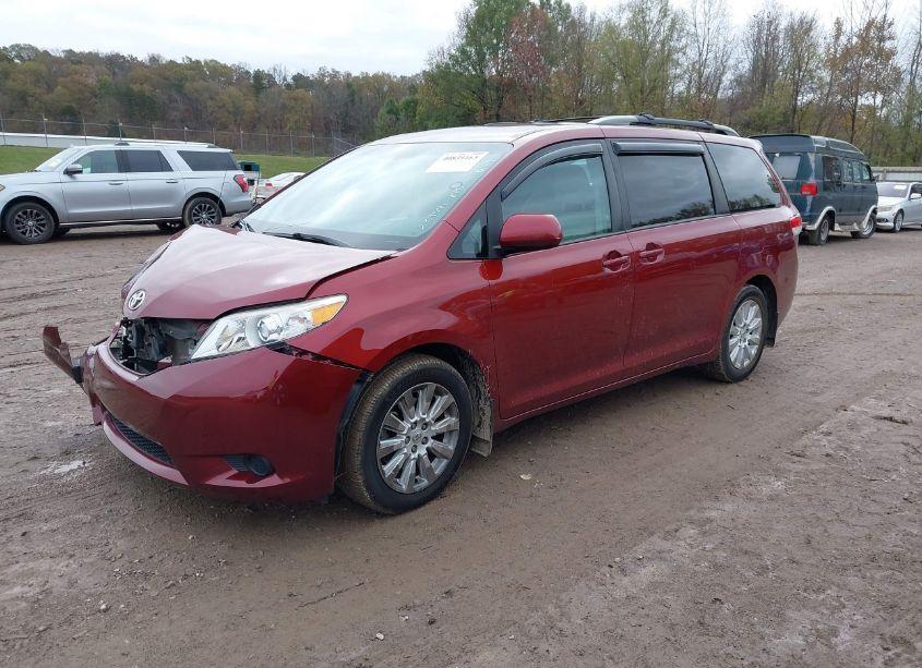 Photo 2 of 2013 Toyota Sienna LE 7 PASSENGER (VIN 5TDJK3DC4DS052206)