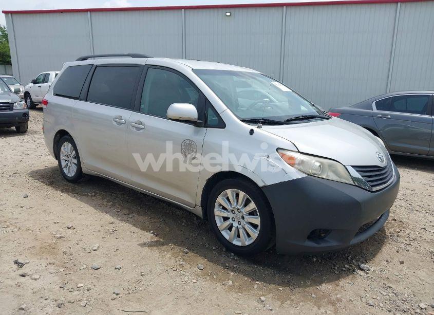 2014 Toyota Sienna LE 7 PASSENGER (VIN 5TDJK3DC4ES076068) main photo