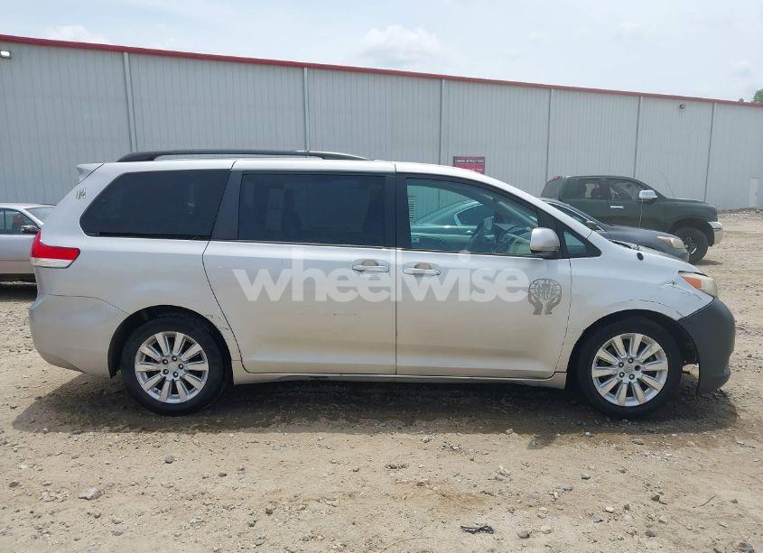 Photo 13 of 2014 Toyota Sienna LE 7 PASSENGER (VIN 5TDJK3DC4ES076068)