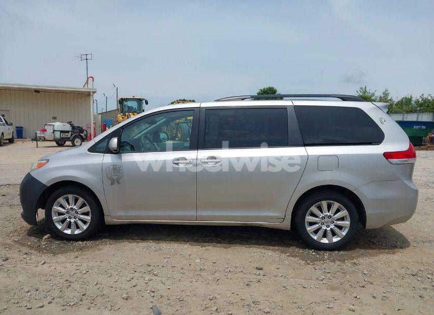 Photo 14 of 2014 Toyota Sienna LE 7 PASSENGER (VIN 5TDJK3DC4ES076068)