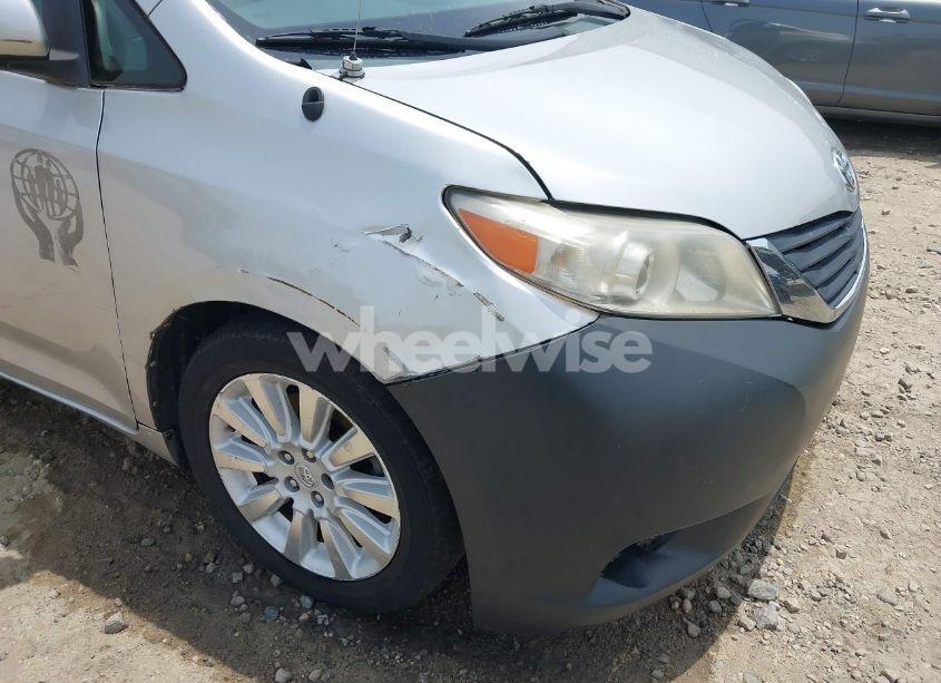 Photo 19 of 2014 Toyota Sienna LE 7 PASSENGER (VIN 5TDJK3DC4ES076068)