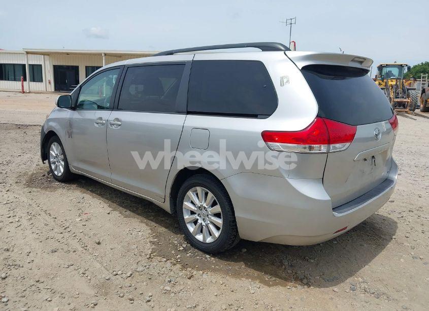 Photo 3 of 2014 Toyota Sienna LE 7 PASSENGER (VIN 5TDJK3DC4ES076068)