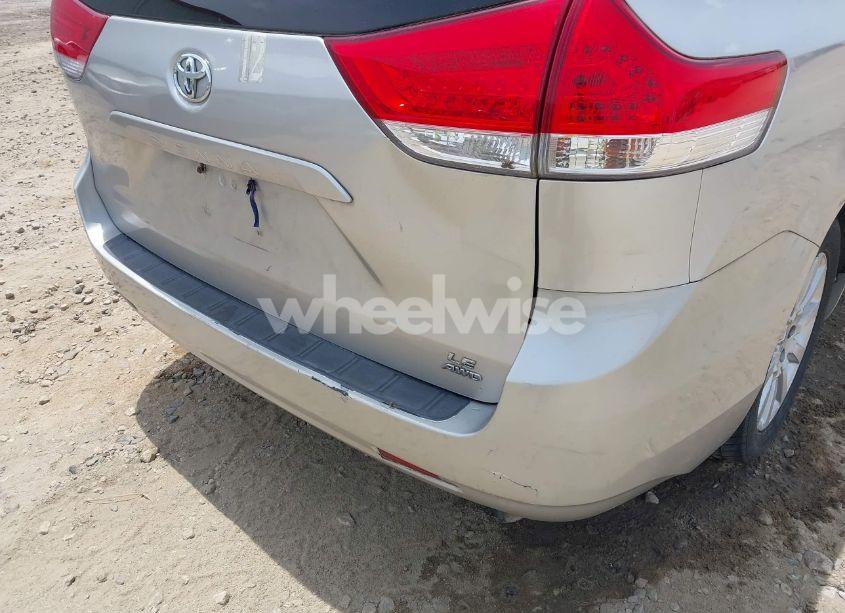 Photo 6 of 2014 Toyota Sienna LE 7 PASSENGER (VIN 5TDJK3DC4ES076068)