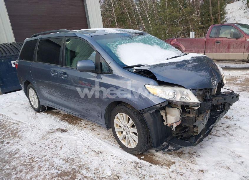 2015 Toyota Sienna LE 7 PASSENGER (VIN 5TDJK3DC4FS094796) main photo