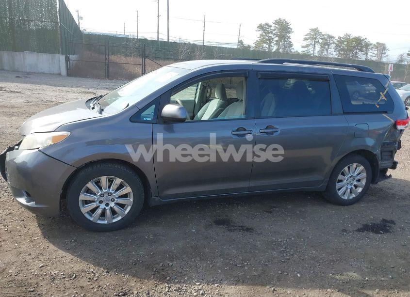 Photo 14 of 2011 Toyota Sienna LE (VIN 5TDJK3DC5BS001469)