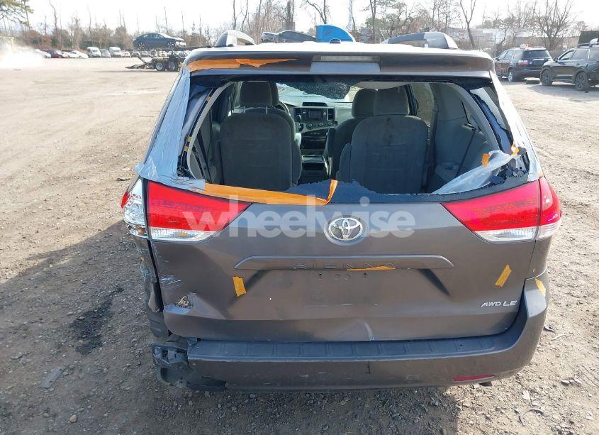 Photo 16 of 2011 Toyota Sienna LE (VIN 5TDJK3DC5BS001469)